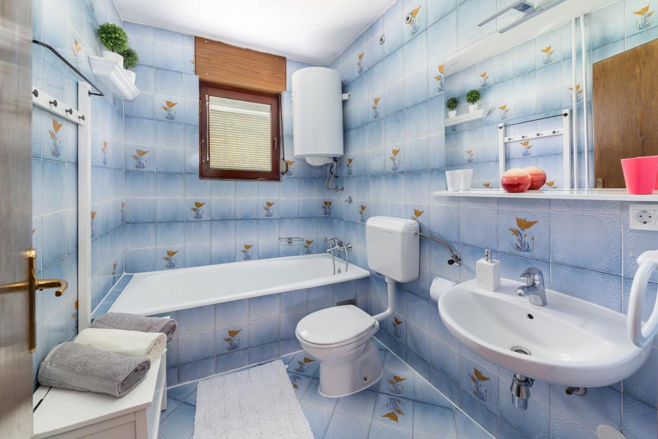 Apartment Valy - Free Bikes, Relaxing Terrace & Near Μπλεντ Εξωτερικό φωτογραφία