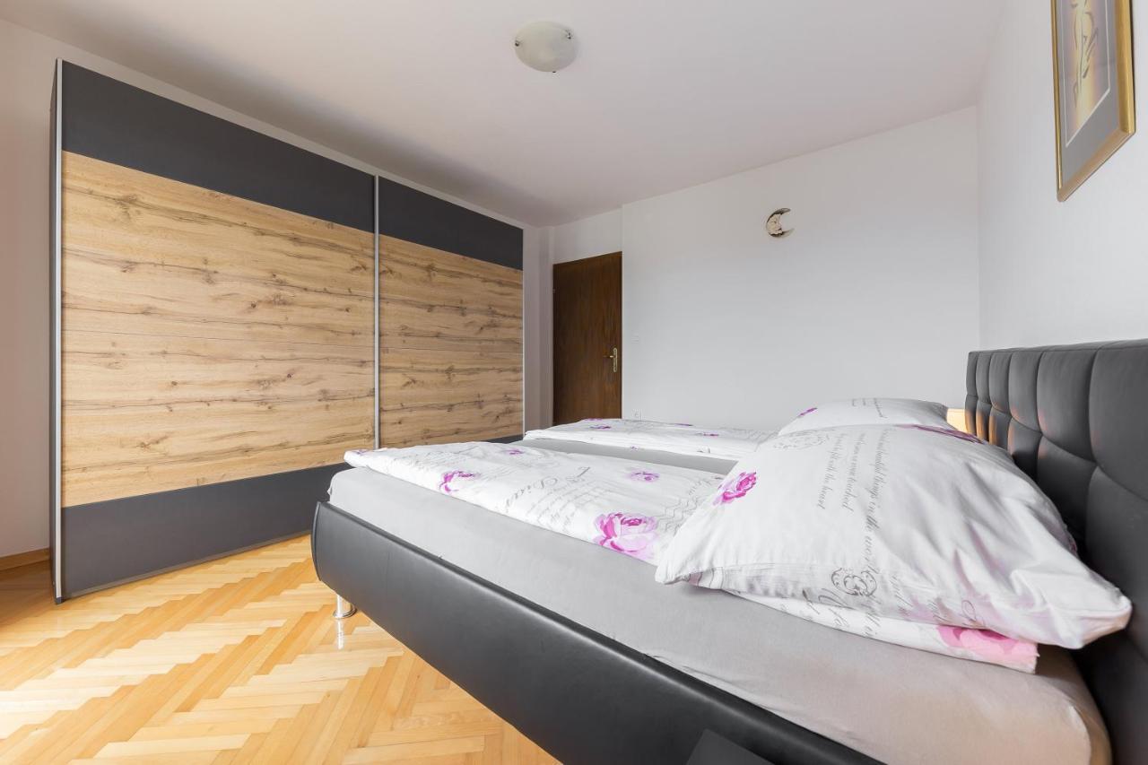 Apartment Valy - Free Bikes, Relaxing Terrace & Near Μπλεντ Εξωτερικό φωτογραφία