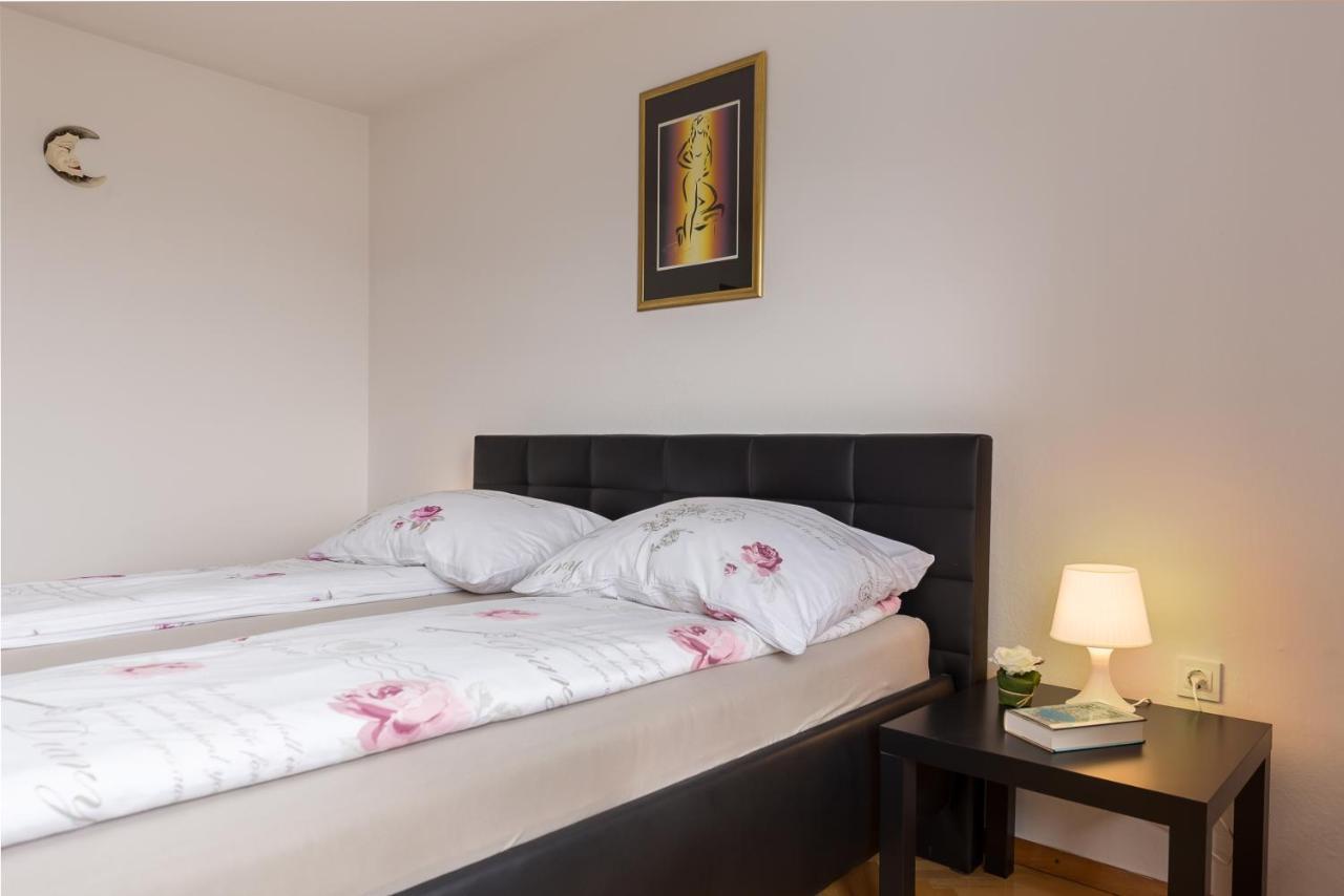 Apartment Valy - Free Bikes, Relaxing Terrace & Near Μπλεντ Εξωτερικό φωτογραφία