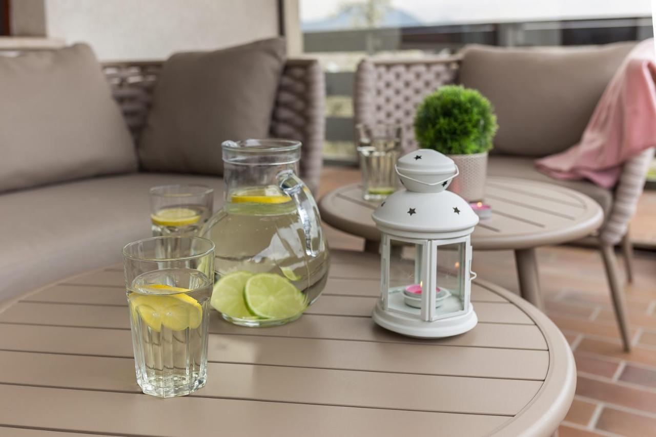 Apartment Valy - Free Bikes, Relaxing Terrace & Near Μπλεντ Εξωτερικό φωτογραφία
